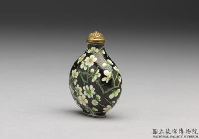 图片[2]-Copper-body painted enamel snuff bottle with a white plum blossom design on a black background, Yongzheng reign (1723-1735), Qing dynasty-China Archive